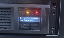 Featured image of post APC Smart-UPS のファームウェアアップデート に失敗して「レンガ職人」になった